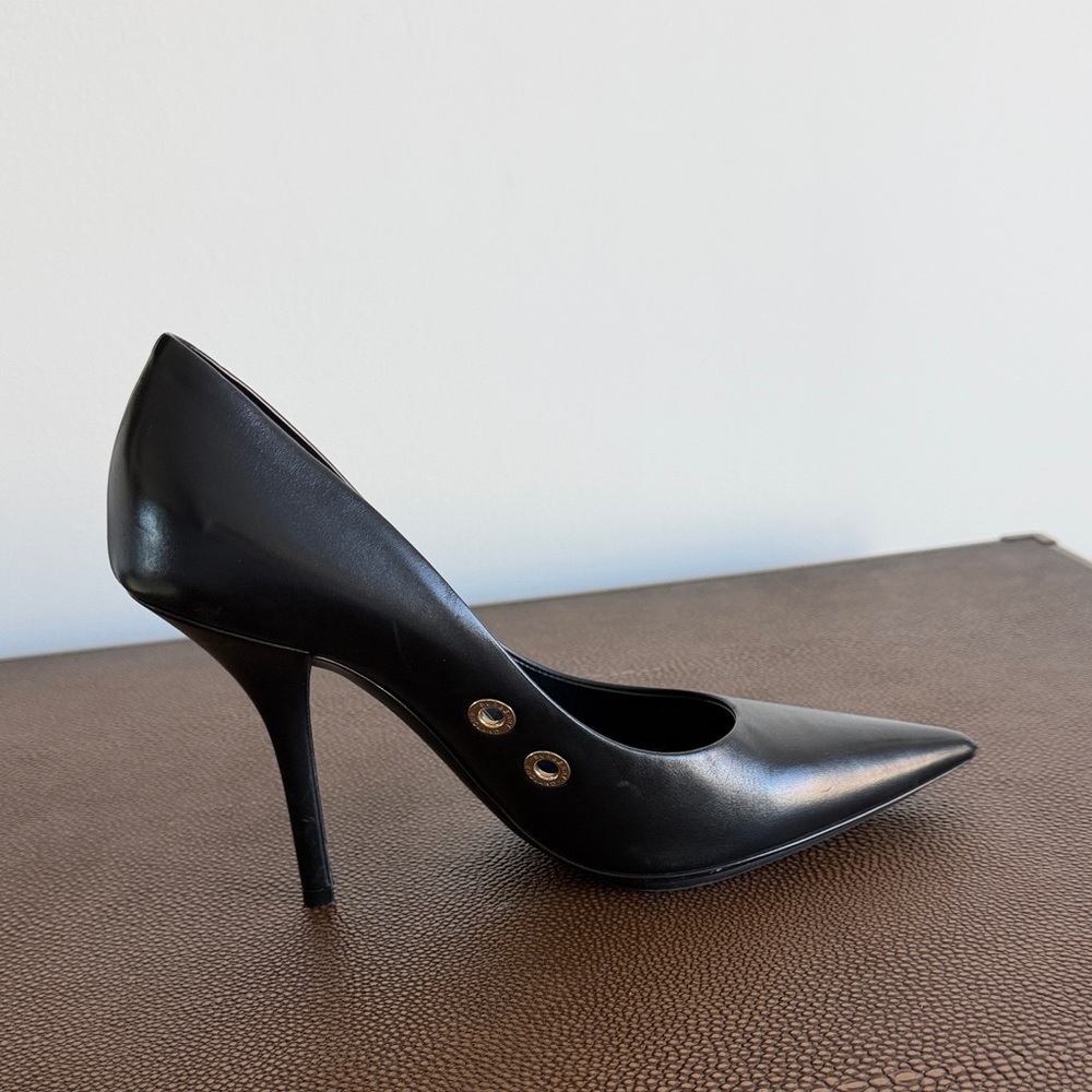 Burberry Classic Black Stiletto Pumps - Picture 11 of 11